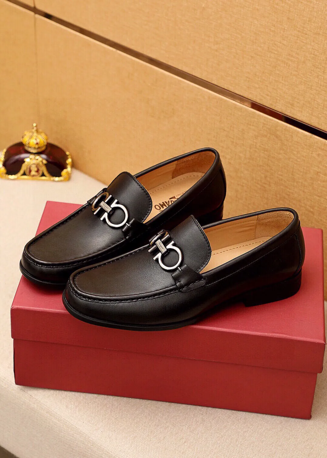 Men's shoes 💰480 💐 Product trademark: Ferragamo "Ferragamo" casual leather shoes Regular size: 38-44 (45🉑️customized) Product materials: Selected imported first-layer calfskin upper + luxury hardware buckle, imported water-dyed cow leather lining. Strong three-dimensional visual effect, original outsole color: 4⃣️seed leather materials available